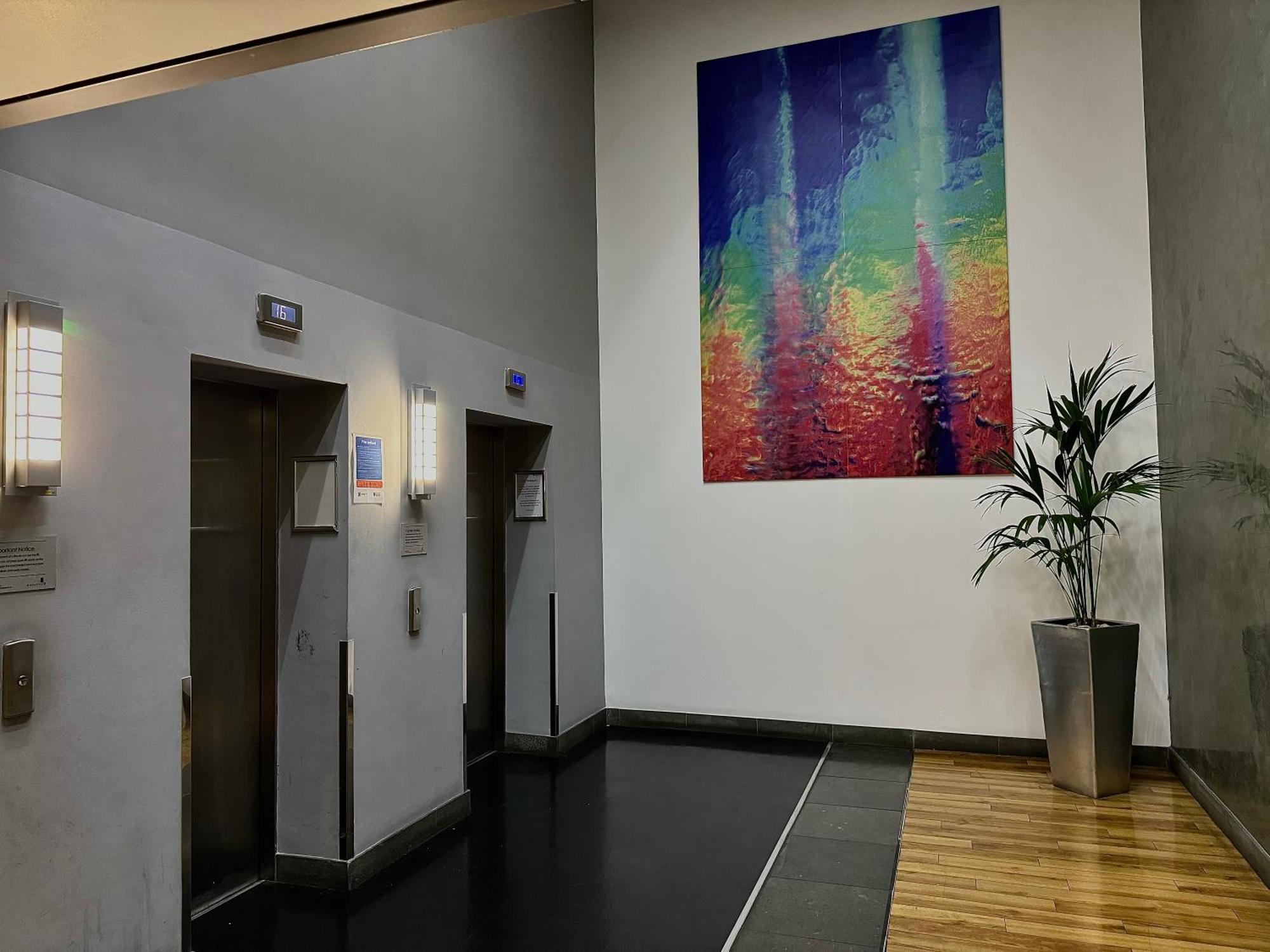 Centre - Centenary Plaza Luxury - Free Gym Apartment